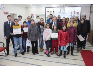 Ağrılı yüzücülerin başarısı