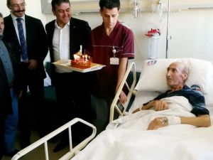 Onkoloji Hastanesinde Doğum Günü Kutlaması