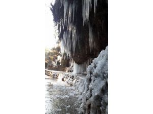 Muğla donuyor: Bir mağarada dev buz sarkıtları oluştu