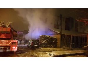 Ankara’da Mobilya İmalathanesinde Yangın