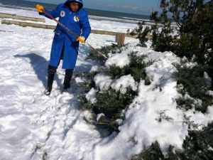 11 kilometrelik sahil şeridinde kar temizliği yapıldı