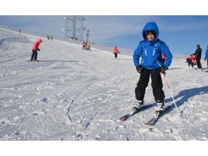 Tatvan’da Öğrencilere Ücretsiz Kayak Eğitimi