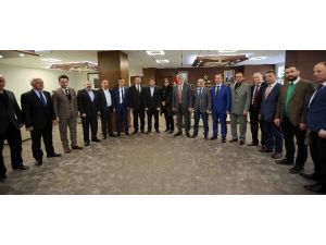 Başkan Karaosmanoğlu, Tüksiad Heyeti İle Bir Araya Geldi