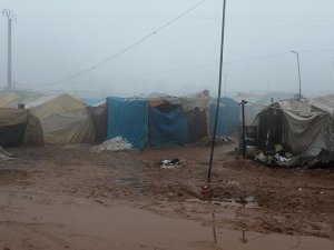 Türkmen sığınmacıların çadırlarına saldırı: 5 yaralı