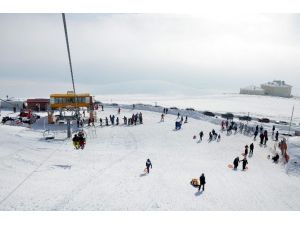Doğu Anadolu’da Kayak Merkezine Yoğun İlgi