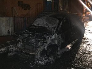 Beyoğlu'nda park halindeki 4 araç kundaklandı