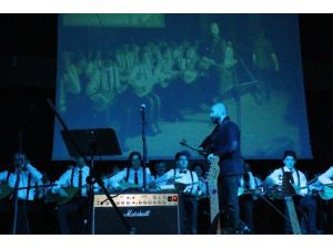 Barış Manço, Sazdan Adam Ve Kurtalan Ekspres Konseriyle Anıldı