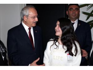Kılıçdaroğlu, şehit aileleri ve gazileri TBMM'de kabul etti