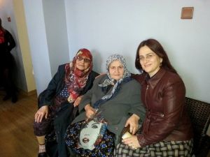 AK Partili Kadınlardan Yaşlılara Vefa Ziyareti
