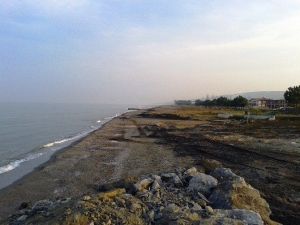 Karadeniz’in Hırçın Dalgaları Kumsallara Zarar Veriyor