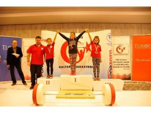 Halterin ‘Altın’ Miniğinden Türkiye Şampiyonluğu