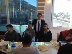 Arsinsporlu Futbolculara Başkan Şen’den Pide Ziyafeti