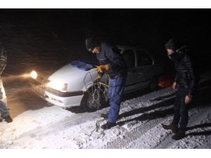 Kazdağlarında Kar Nedeniyle Çok Sayıda Araç Mahsur Kaldı