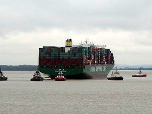 Dünyanın en büyük konteyner gemilerinden CSCL INDIAN OCEAN karaya oturdu