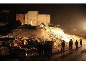 Suriyelilerin Kaldığı 3 Katlı Bina Çöktü