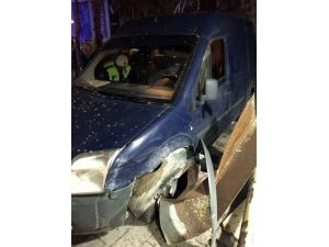 Alkollü Sürücü İş Yerine Daldı, Kaza Güvenlik Kamerasına Yansıdı