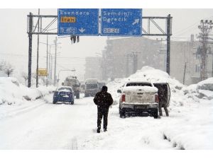 Yüksekova’da Kar Yağışı