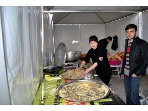 Mudanya Karadenizliler Festivali’nde 1 Ton Hamsi Dağıtıldı