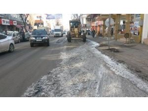 Kars Belediyesi’nin Karla Mücadelesi Sürüyor