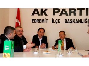 AK Parti İlçe Teşkilatı İle Bir Araya Gelen Uğur: