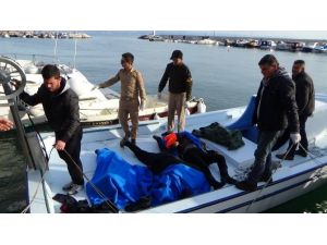 Balık Adamlar Batan Tekneden 1 Kadın Ve 2 Çocuğun Cesedini Çıkardı