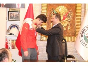 Sarıcaoğlu’ndan Tekvando Türkiye Üçüncüsüne Ödül