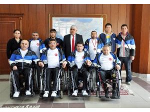 Bedensel Engelli Badmintoncular Sorgun Belediye Başkanı Şimşek’i Ziyaret Etti