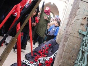 Şehit Cenazesinde Kılıçdaroğlu'nun Çelengini Yere Attılar