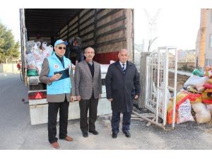 Bayırbuçak Türkmenlere 1 Tır Dolusu Kuru Gıda Gönderildi