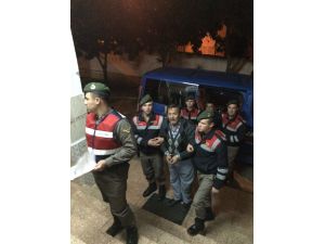 Antalya'da 2 insan kaçakçısı ile 16 Suriyeli yakalandı