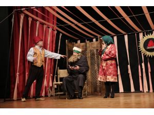 İsmail Dümbüllü 'Komik-i Meşhur' oyunuyla anıldı