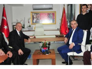 AK Parti İl Başkanı Delican'dan CHP İl Başkanı Yüksel'e çiçekli ziyaret