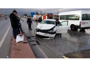 Afyonkarahisar’da Trafik Kazası: 3 Yaralı