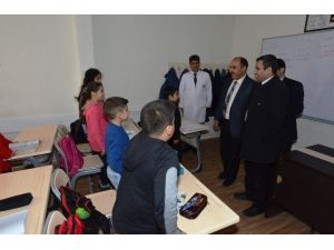 Yeşilyurt Belediyesi’nden Suriyeli Öğrencilere Kırtasiye Yardımı