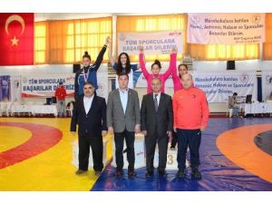 Genç Bayanlar Türkiye Güreş Şampiyonası Nefesleri Kesti