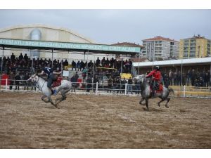 Uşak Belediyesi Atlı Spor Cirit Turnuvası Başladı