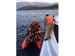 Lastik Botla Meis Adasına Geçmek İsteyen 57 Göçmen Yakalandı