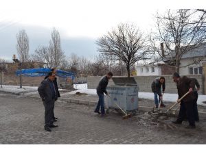 Adilcevaz Belediyesi’nden Temizlik Çalışması