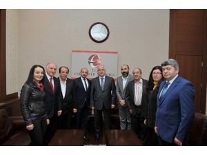 Eskişehir Hacı Bektaş Veli Kültür Ve Sosyal Yardımlaşma Derneği’nin Yeni Yöneticileri Vali Tuna’yı Ziyaret Etti