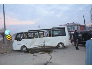 Iğdır'daki trafik kazasında 3 öğrenci yaralandı