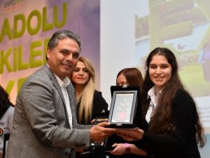 Başkan Uysal, Karadenizli Öğrencilerin Ödüllerini Verdi