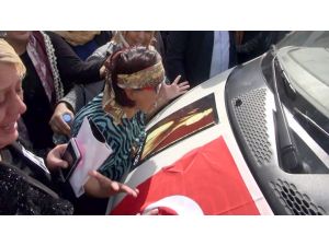 Dövülerek öldürülen Türkan’ın duvaklı tabutunu kadınlar taşıdı