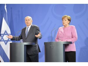 Merkel: Türkiye ile varılan anlaşmanın uygulanması için var gücümle çalışacağım