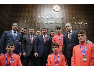Başbakan Davutoğlu Şampiyon Sporcularla Bir Araya Geldi