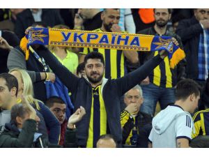 Lokomotiv'i Moskova'ya 2-0'la gönderen Fenerbahçe tur kapısını araladı