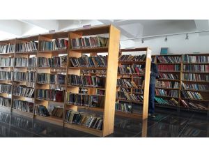 Depremde ağır hasar gören kütüphanenin yerine yenisi daha yapılmadı