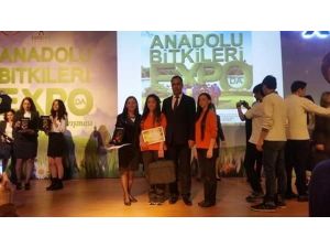 Ayvalıklı Öğrenciler, "Anadolu Bitkileri EXPO"dan Ödülle Döndü
