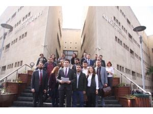 Bursa’daki İşçi Avukatların Asgari Ücret İsyanı