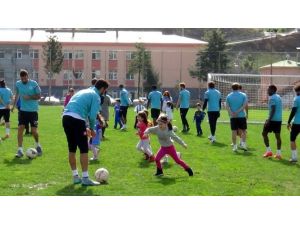 Anaokulu Öğrencilerinden Giresunspor’a Ziyaret