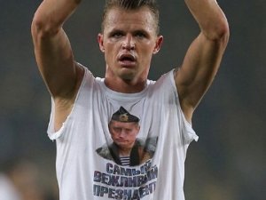 UEFA, Rus Futbolcunun Giydiği Putin'li Tişört İçin Soruşturma Başlattı